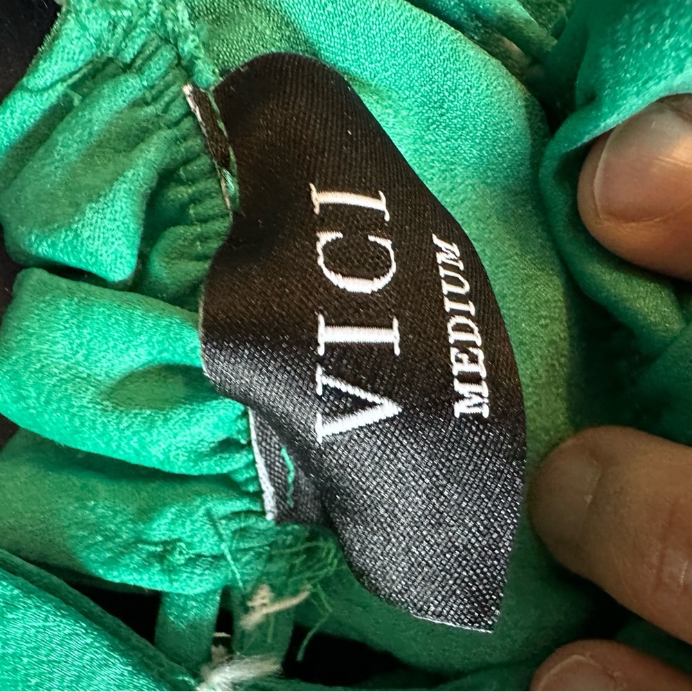Vici green satin jumpsuit size medium nwot - Picture 8 of 8